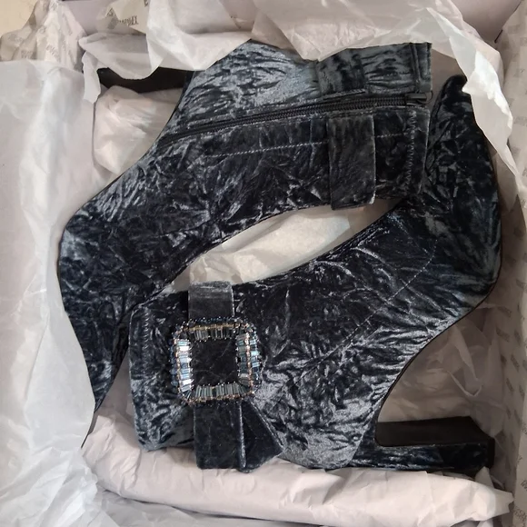 New In Box Badgley Mischka Adrian Ankle Boots Size 9.5 - Picture 12 of 13